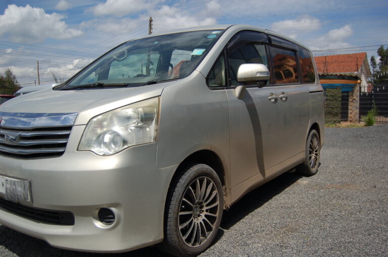 2010 Toyota Noah