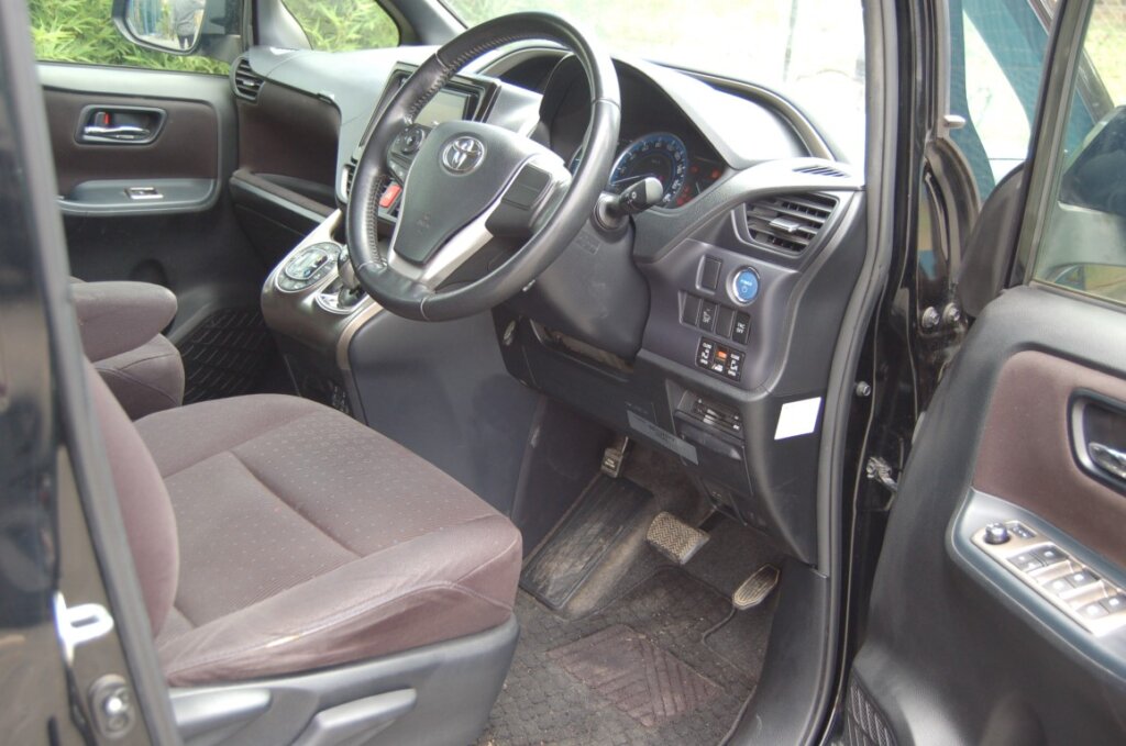 2014 Toyota Voxy Hybrid