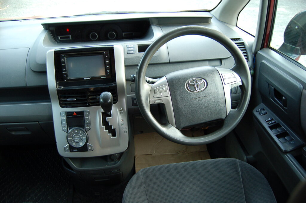 2007 Toyota Voxy