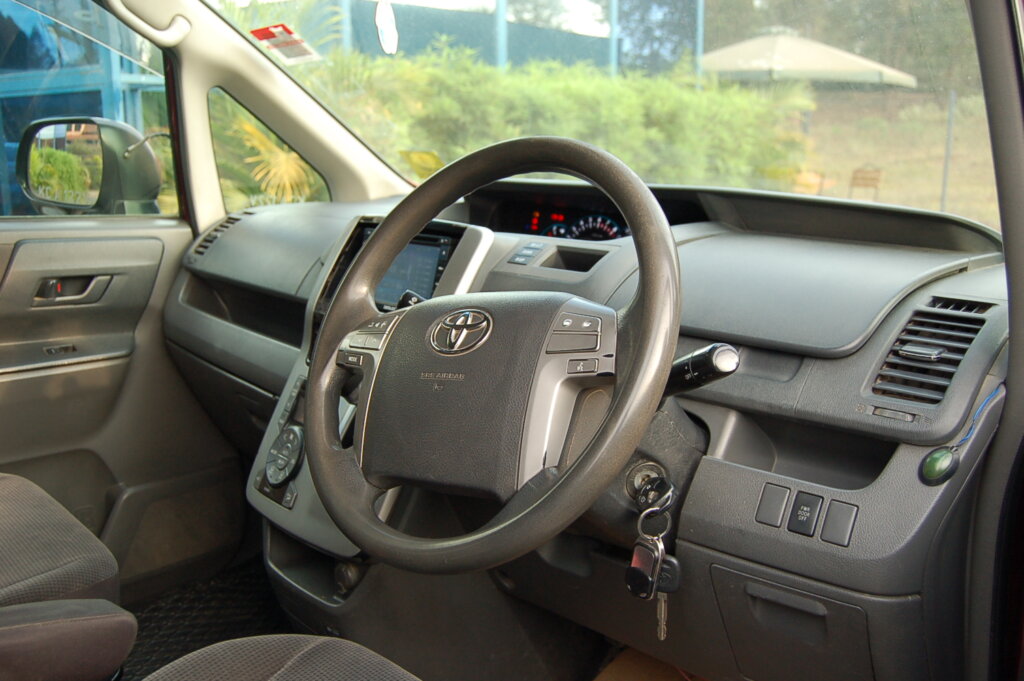 2007 Toyota Voxy