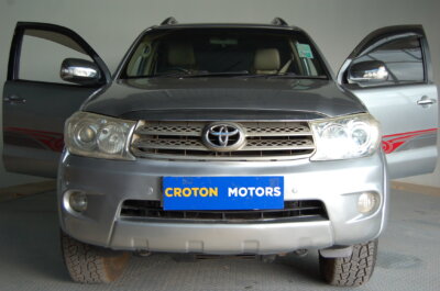 Image of 2010 TOYOTA FORTUNER