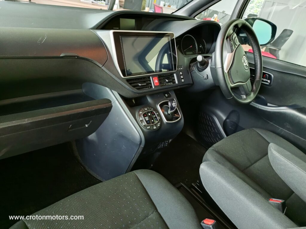 2017 Toyota Voxy Hybrid