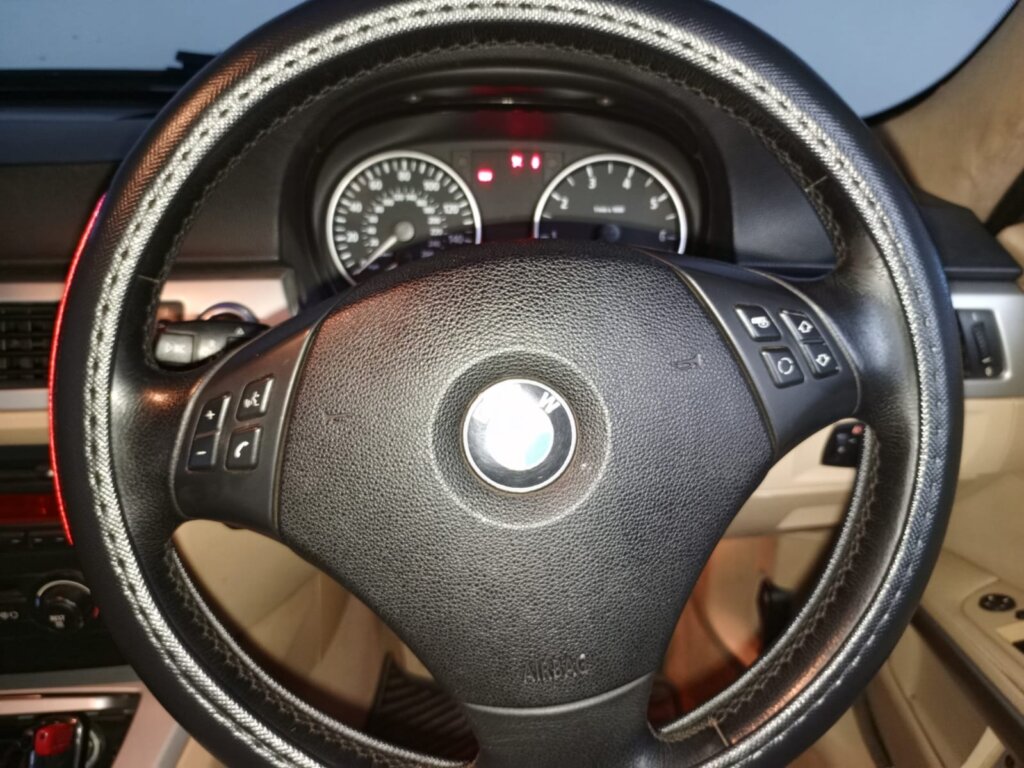 2005 BMW 320i SE