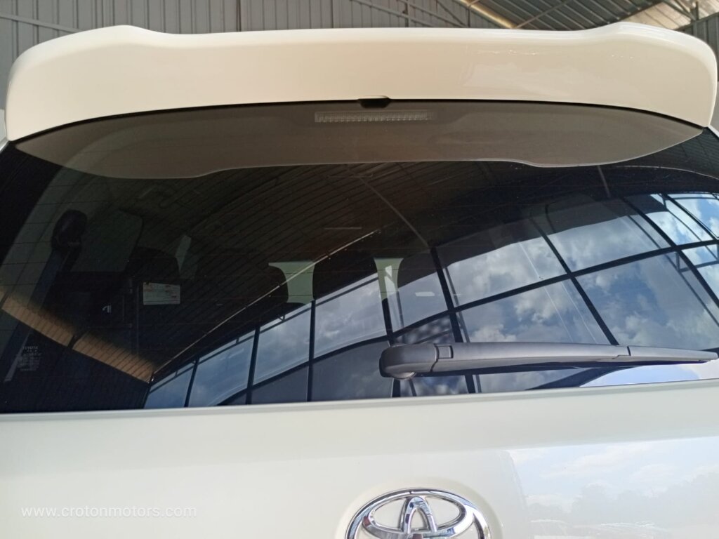 2017 Toyota Landcruiser V8 with Sunroof
