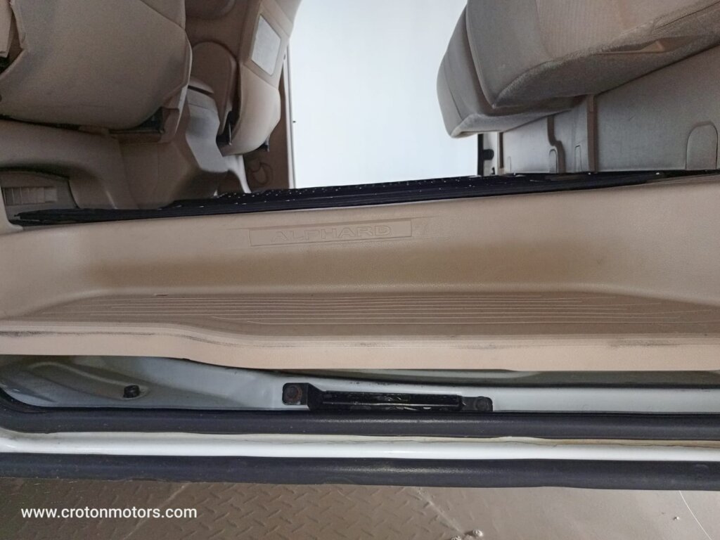 2013 Toyota Alphard With Automatic Door