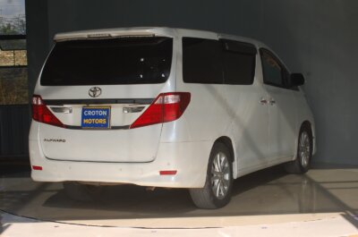 Image of 2013 Toyota Alphard With Automatic Door