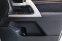2017 Toyota Landcruiser V8 thumbnail
