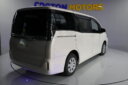 Toyota Voxy thumbnail