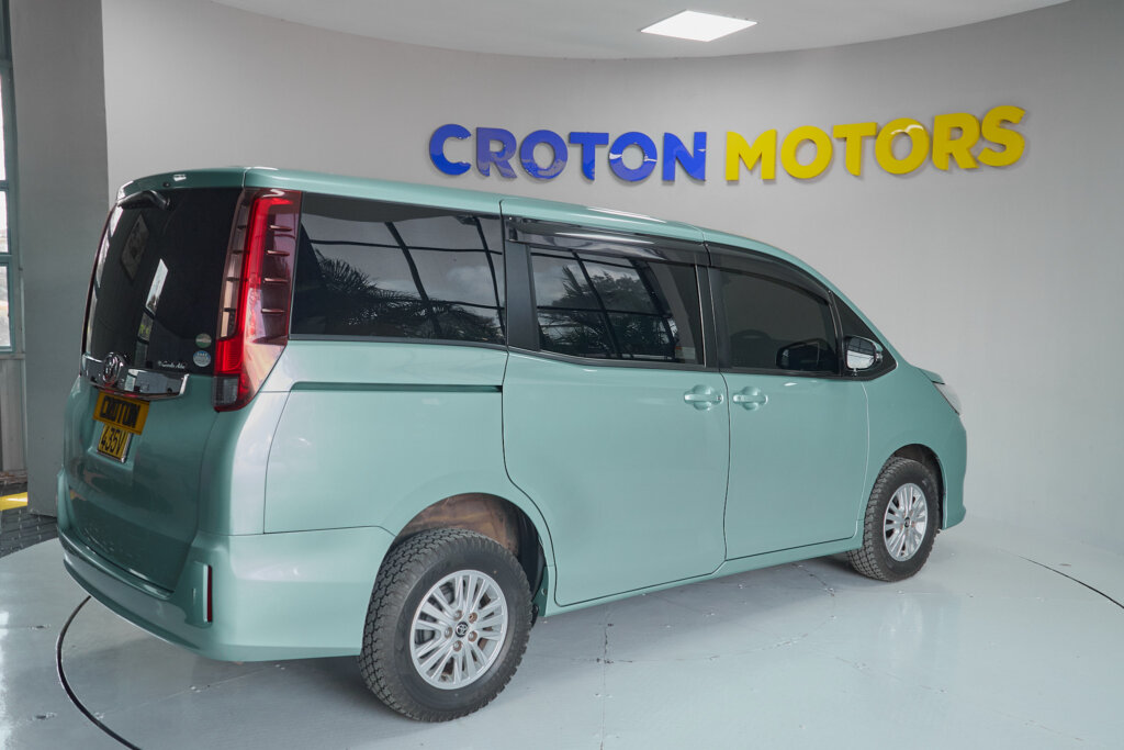 2016 Toyota Noah