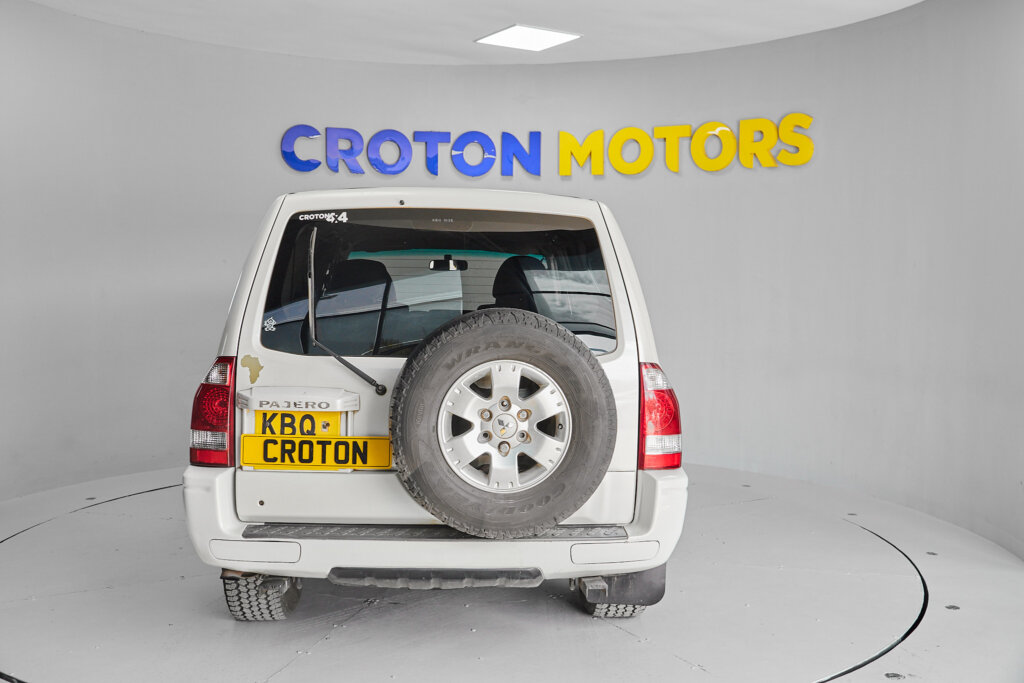 2004 Mitsubishi Pajero