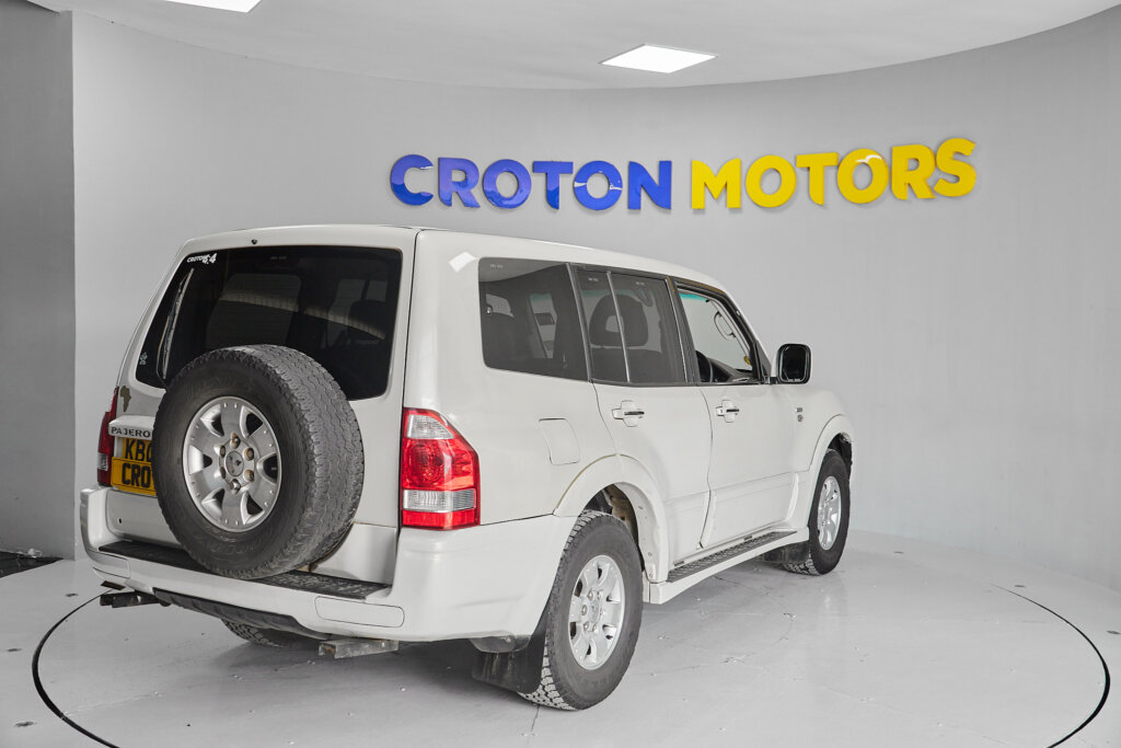 2004 Mitsubishi Pajero