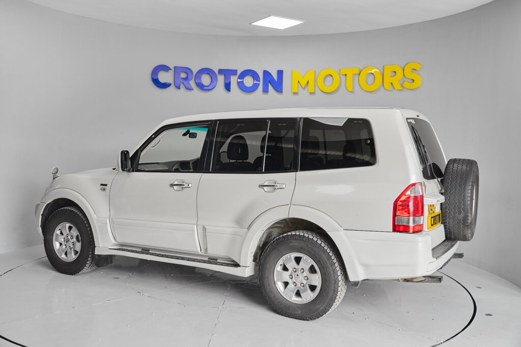 2004 Mitsubishi Pajero