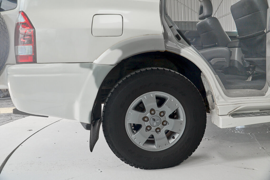 2004 Mitsubishi Pajero