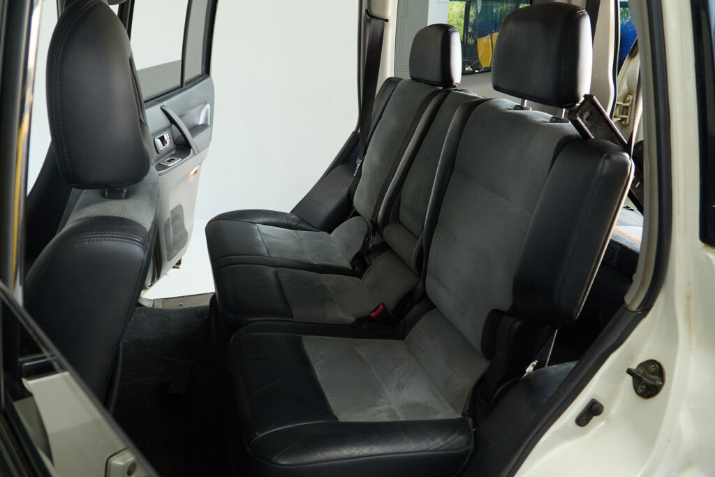 2004 Mitsubishi Pajero