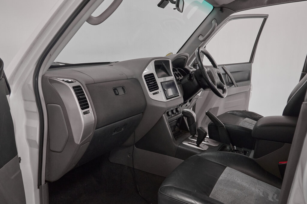 2004 Mitsubishi Pajero
