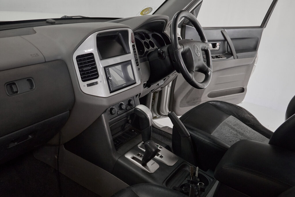 2004 Mitsubishi Pajero
