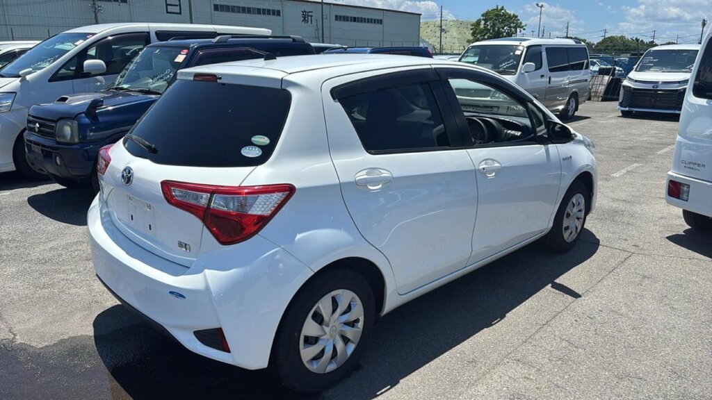 2018 Toyota Vitz Hybrid
