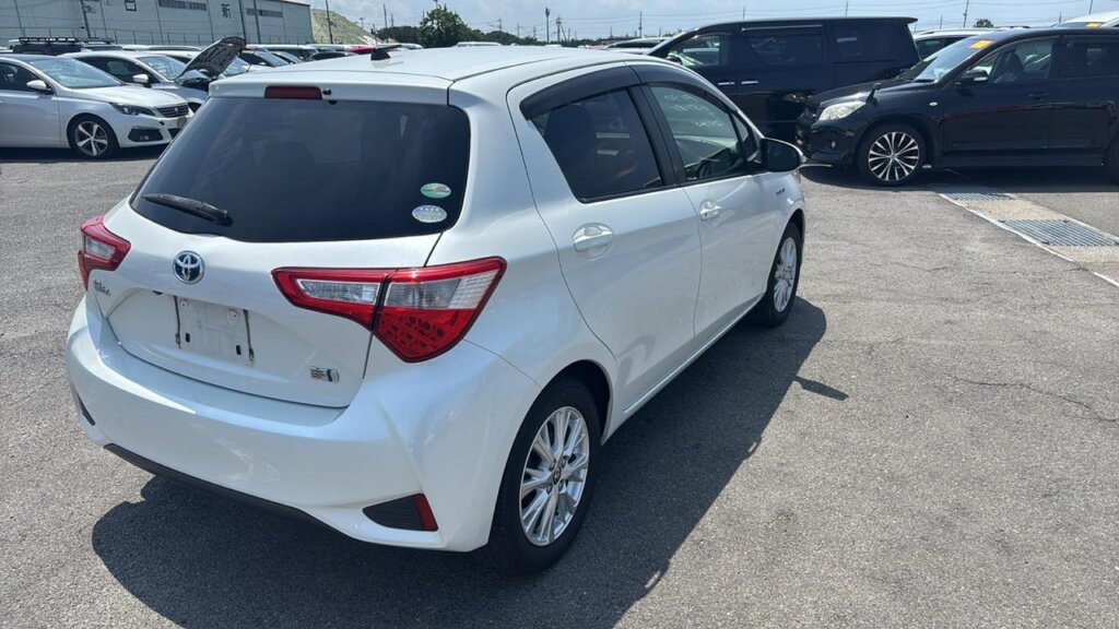 2018 Toyota Vitz Hybrid