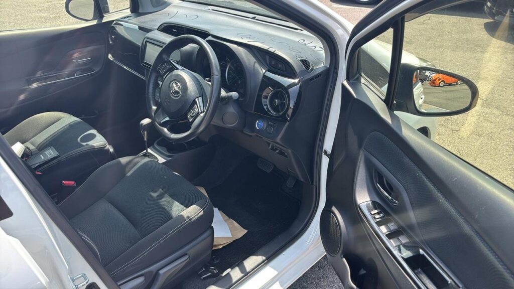 2018 Toyota Vitz Hybrid