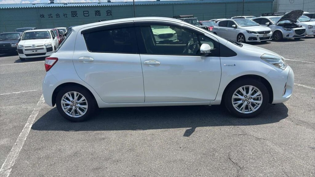 2018 Toyota Vitz Hybrid