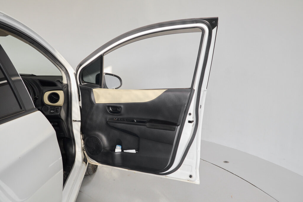 2013 Toyota Vitz