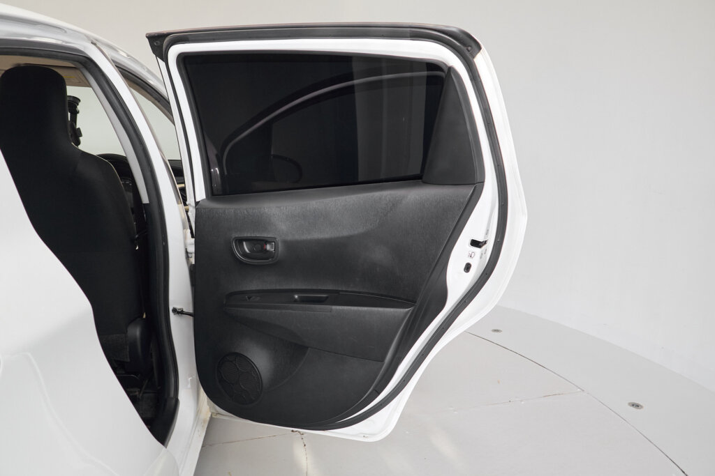 2013 Toyota Vitz