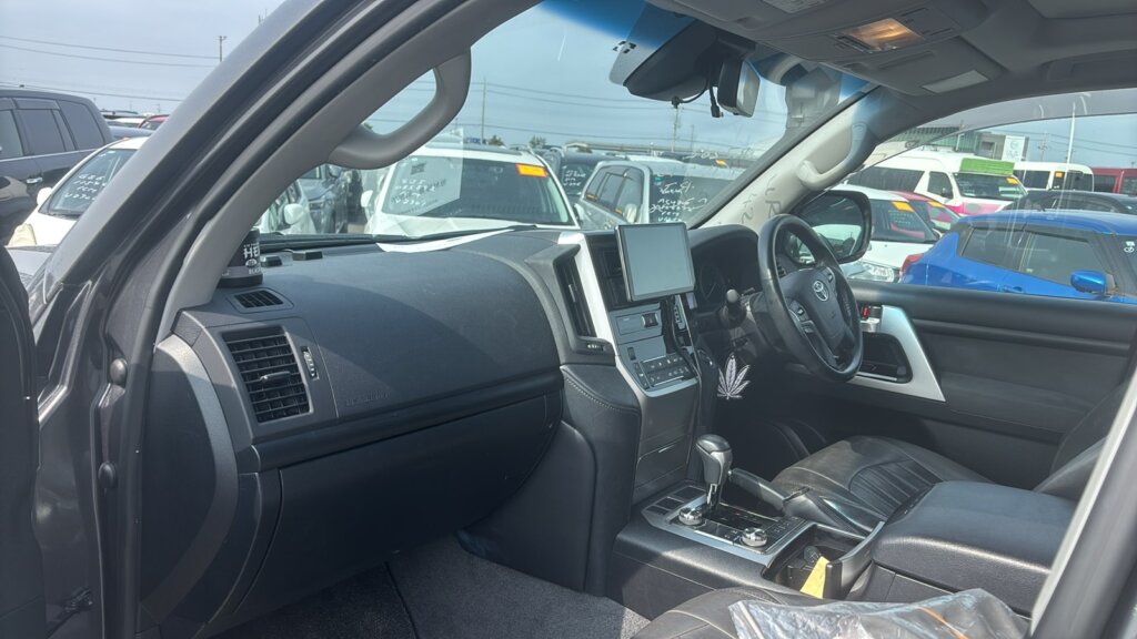 2020 Toyota LandCruiser V8