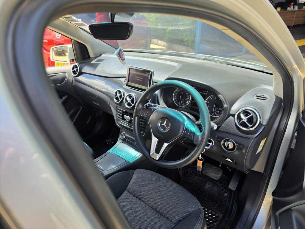 2012 Mercedes Benz B180
