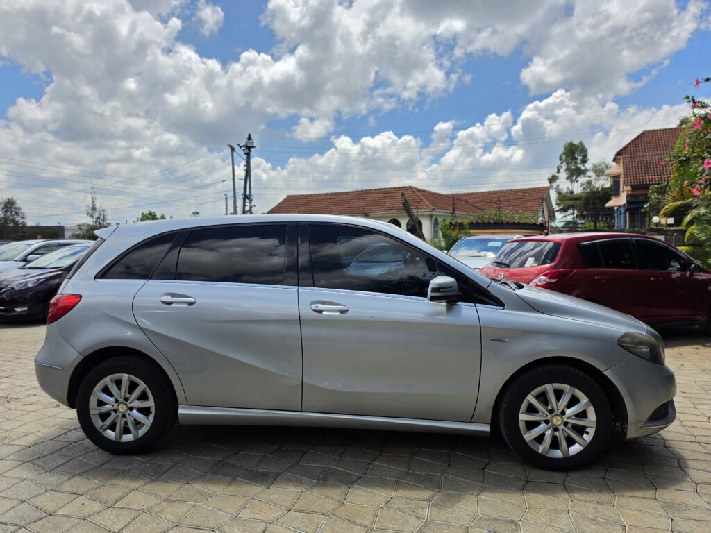 2012 Mercedes Benz B180