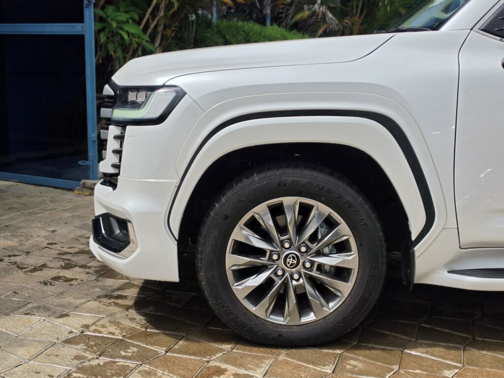 2023 Toyota Landcruiser 300 Series ZX