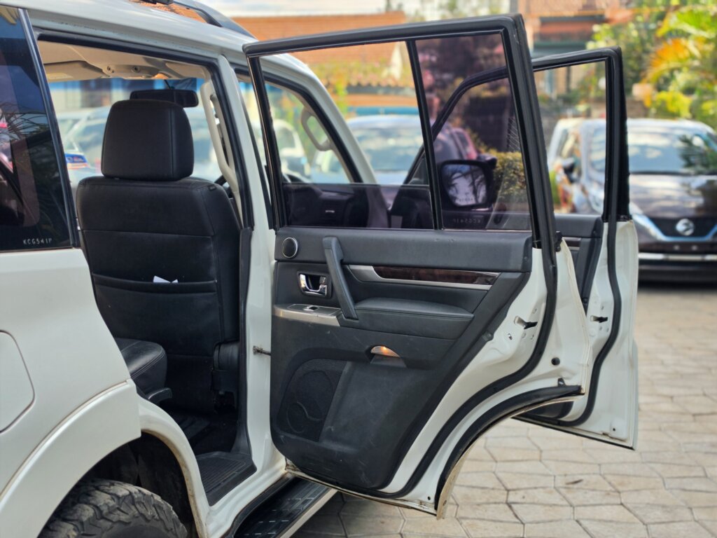 2015 Mitsubishi Pajero