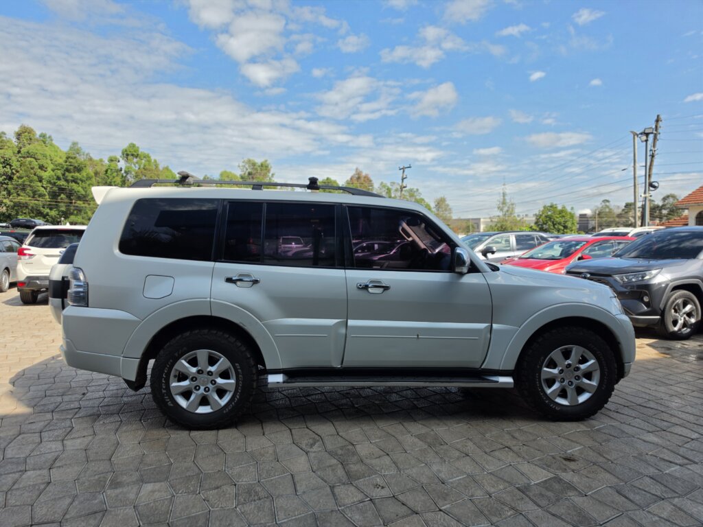 2015 Mitsubishi Pajero