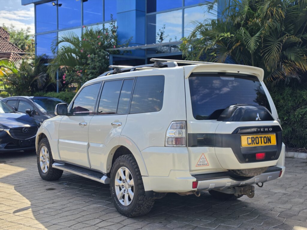 2015 Mitsubishi Pajero