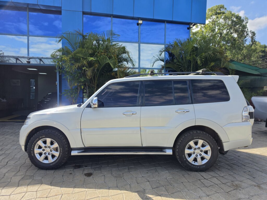 2015 Mitsubishi Pajero
