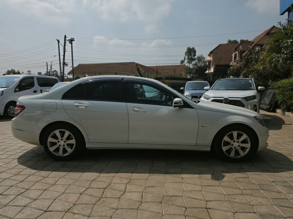 2011 Mercedes Benz C200