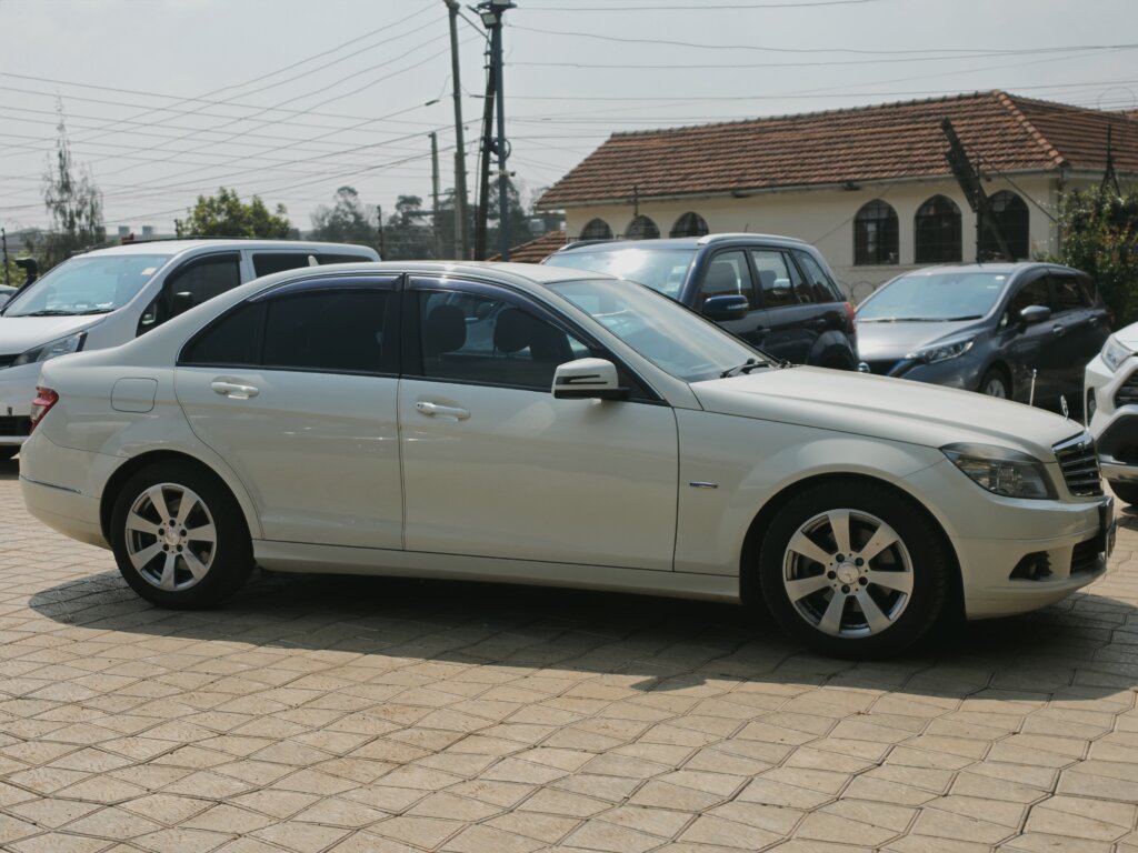 2011 Mercedes Benz C200