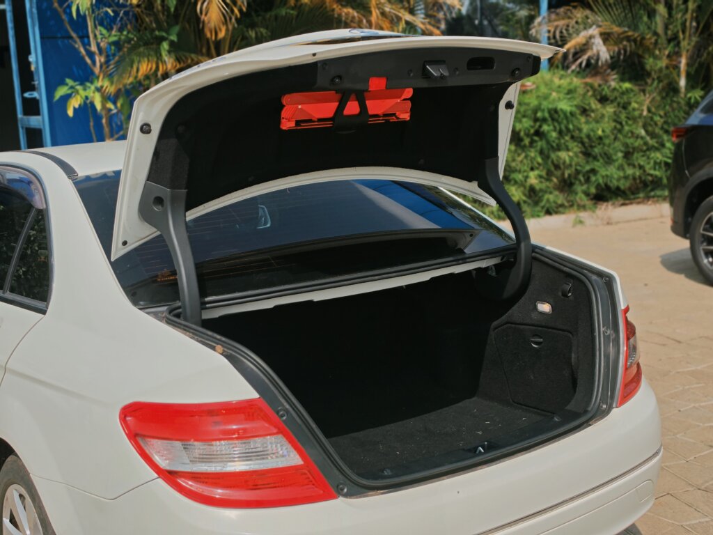 2011 Mercedes Benz C200