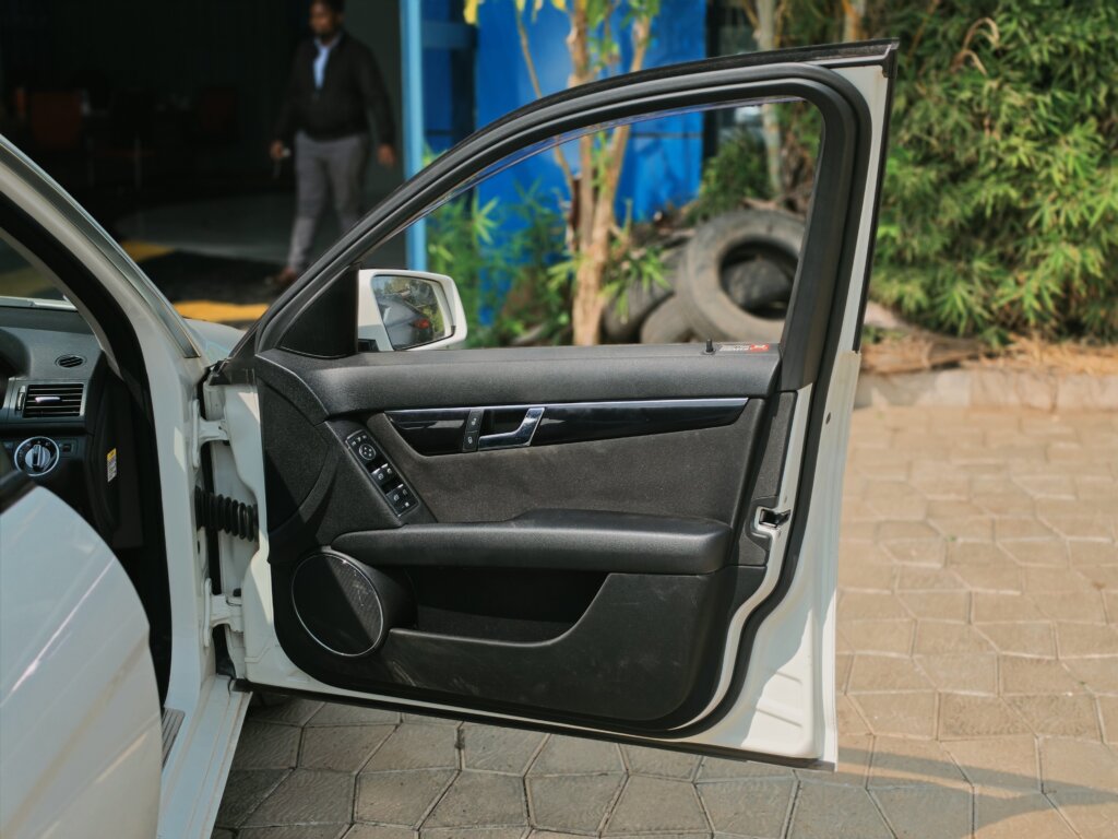 2011 Mercedes Benz C200