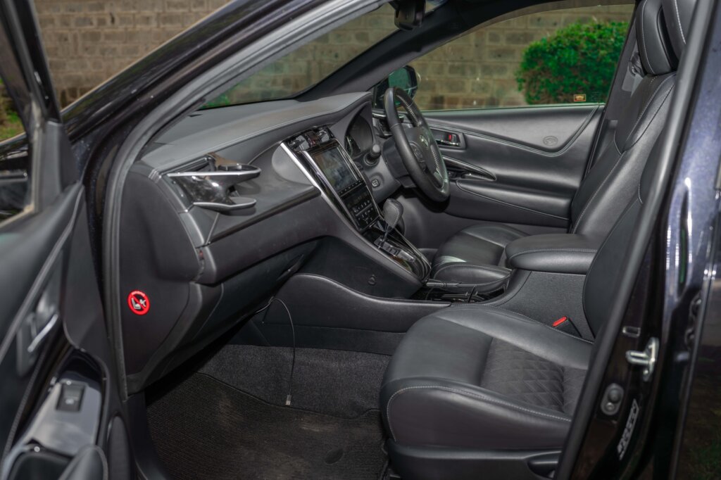 2020 Toyota Harrier with sunroof