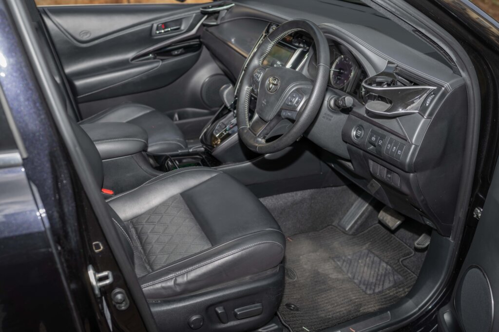 2020 Toyota Harrier with sunroof