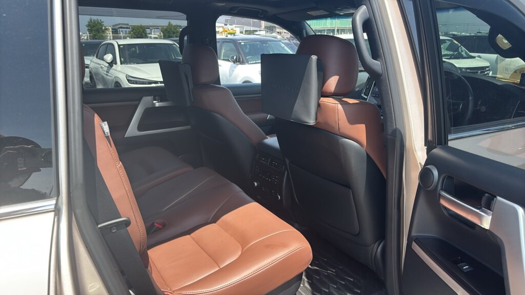 2019 Toyota Landcruiser V8