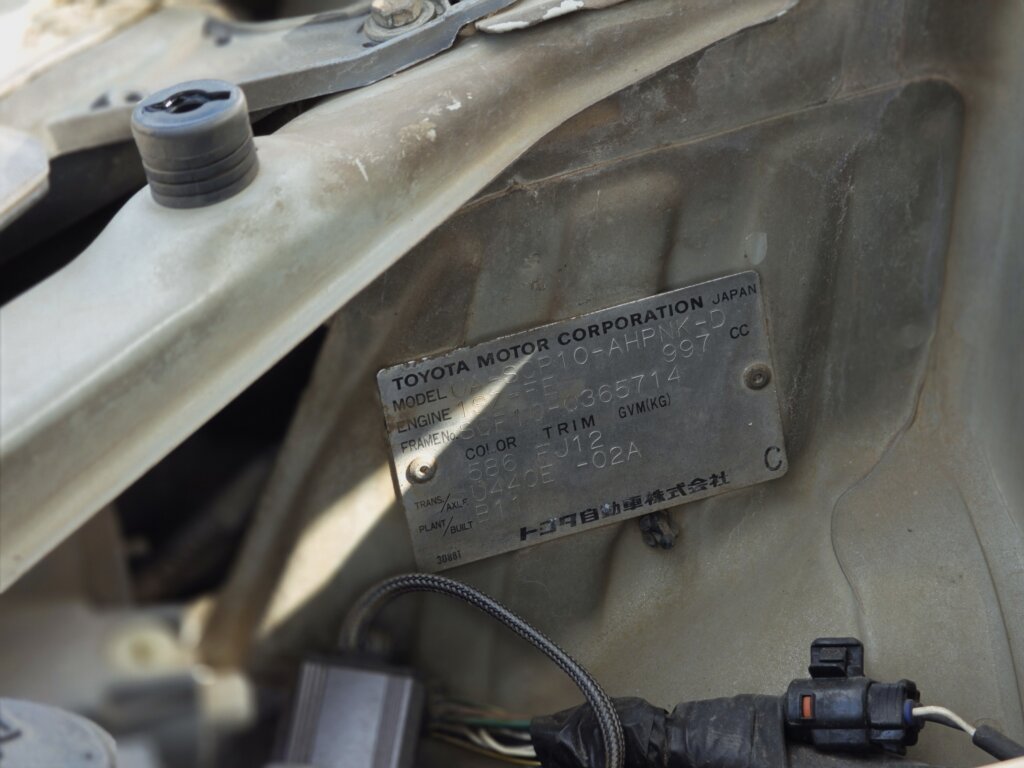 2002 Toyota Vitz SCP10