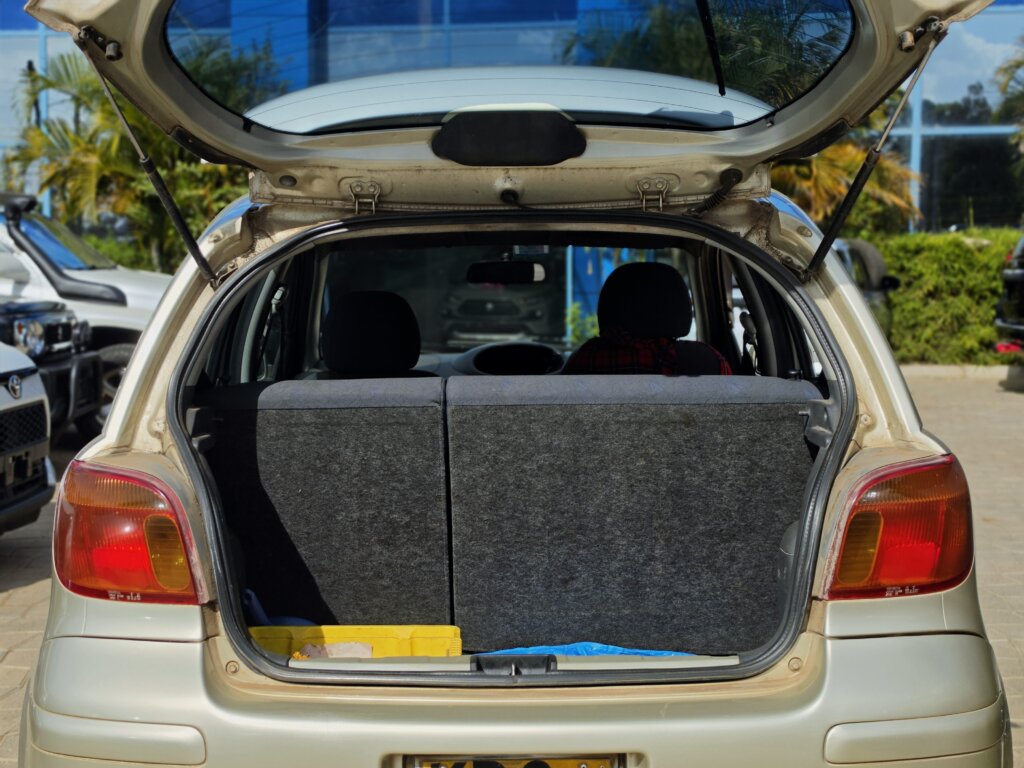 2002 Toyota Vitz SCP10