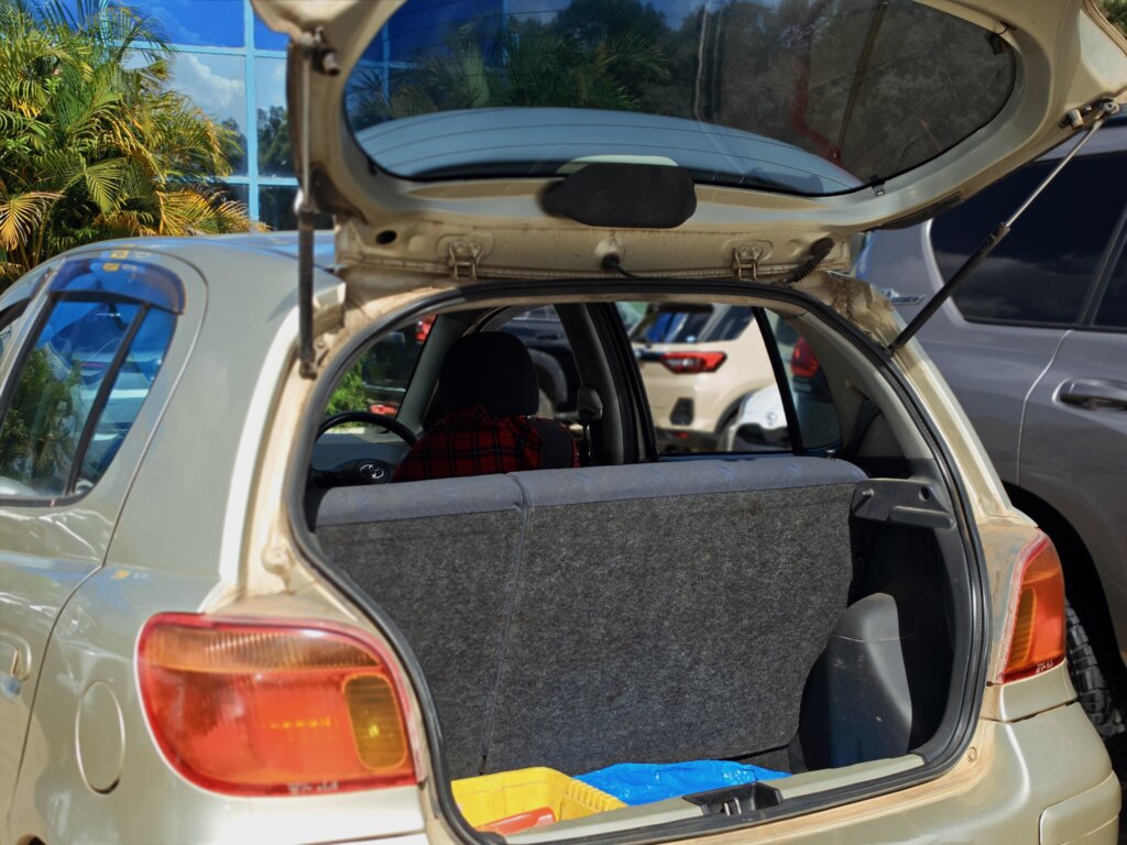 2002 Toyota Vitz SCP10